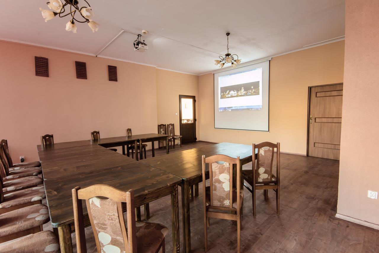 Dom Turysty Sanok Aparthotel Екстериор снимка